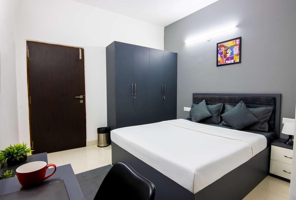 Housr 43 DLF Gachibowli