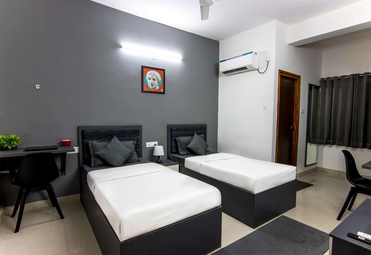 Housr 43 DLF Gachibowli