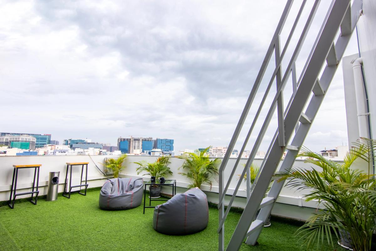 Housr 43 DLF Gachibowli